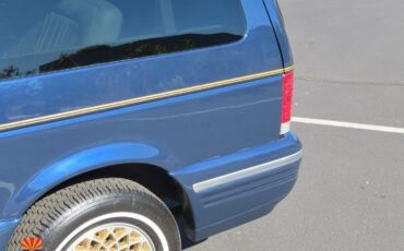 Chrysler-Town-Country-1995-MiniVAN-14