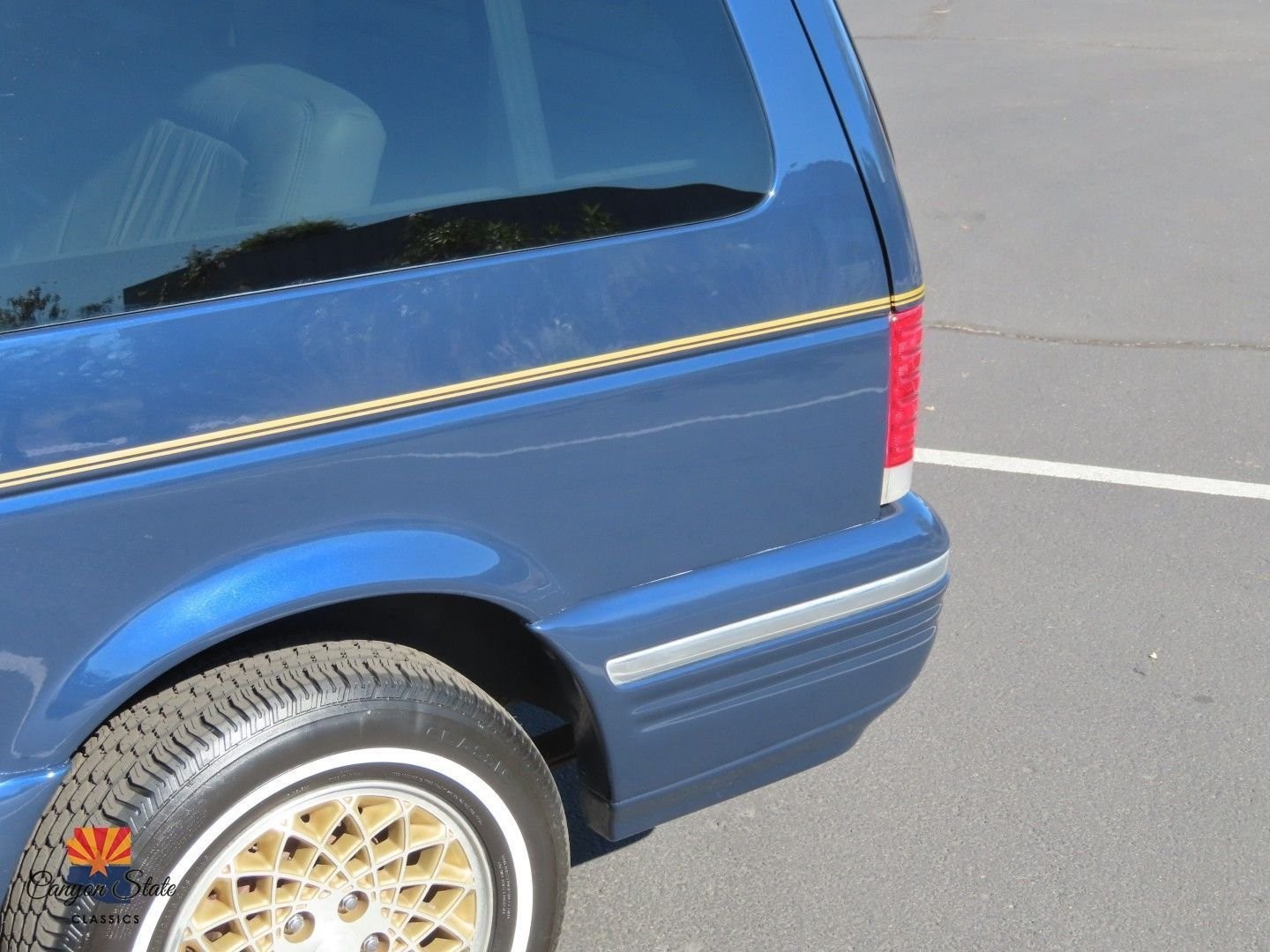 Chrysler-Town-Country-1995-MiniVAN-14