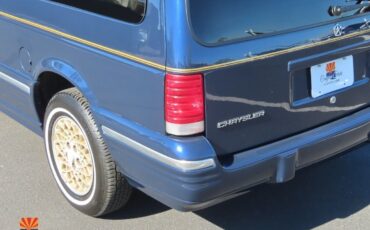 Chrysler-Town-Country-1995-MiniVAN-15