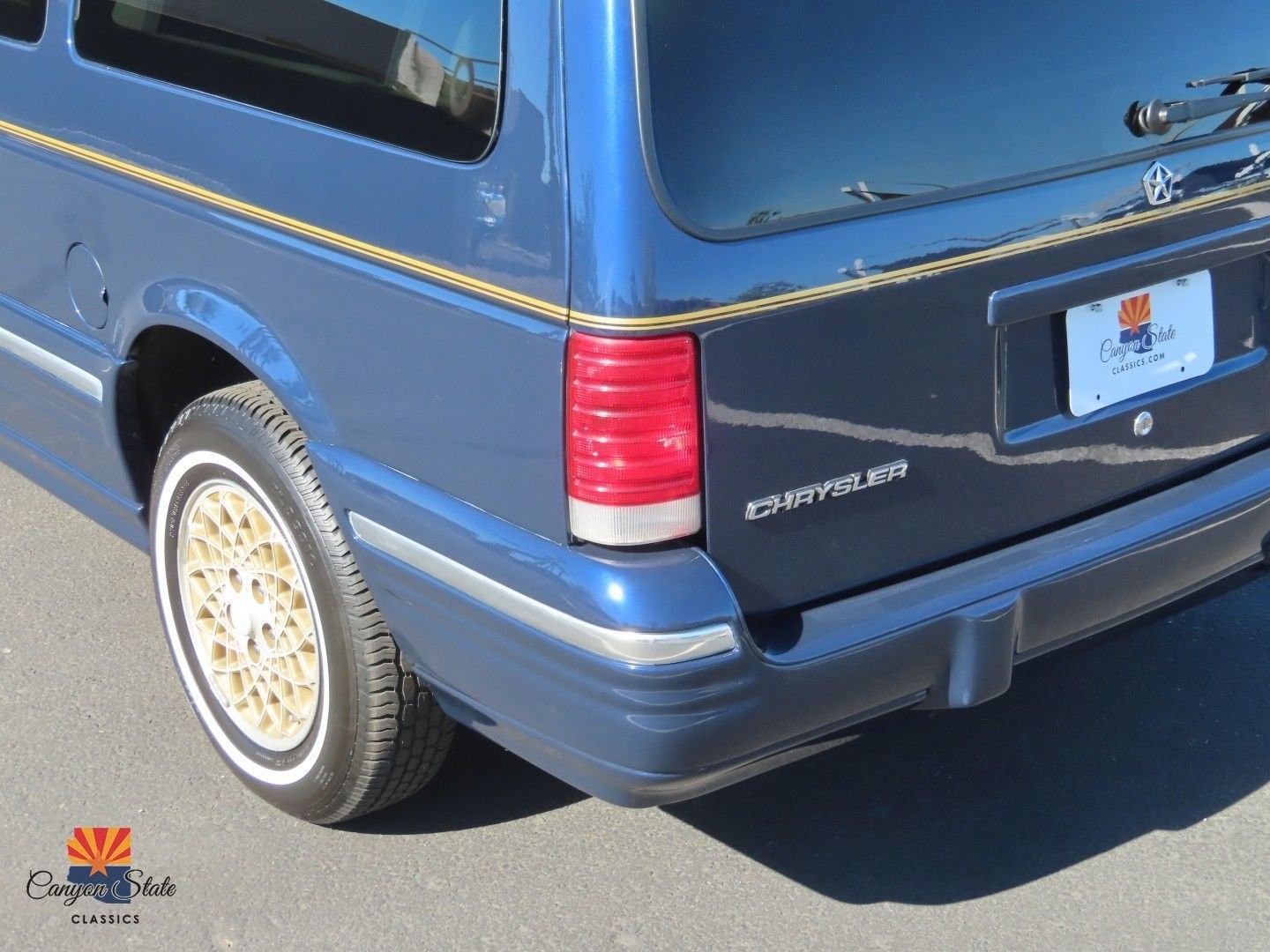 Chrysler-Town-Country-1995-MiniVAN-15