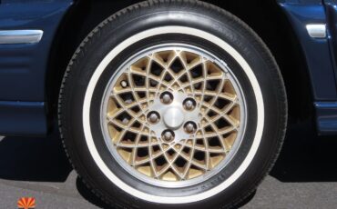 Chrysler-Town-Country-1995-MiniVAN-16