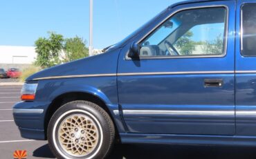 Chrysler-Town-Country-1995-MiniVAN-17