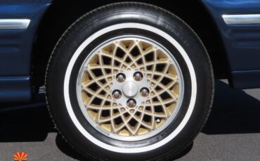 Chrysler-Town-Country-1995-MiniVAN-20