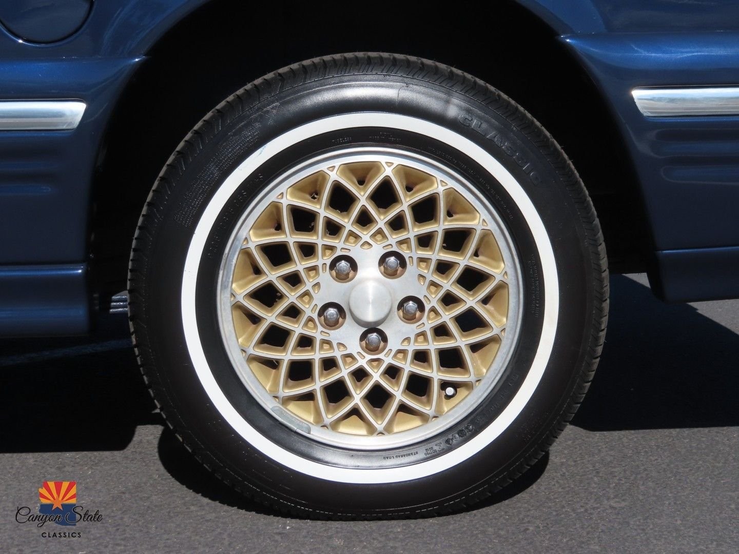 Chrysler-Town-Country-1995-MiniVAN-20