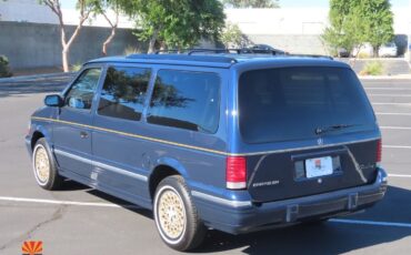 Chrysler-Town-Country-1995-MiniVAN-21