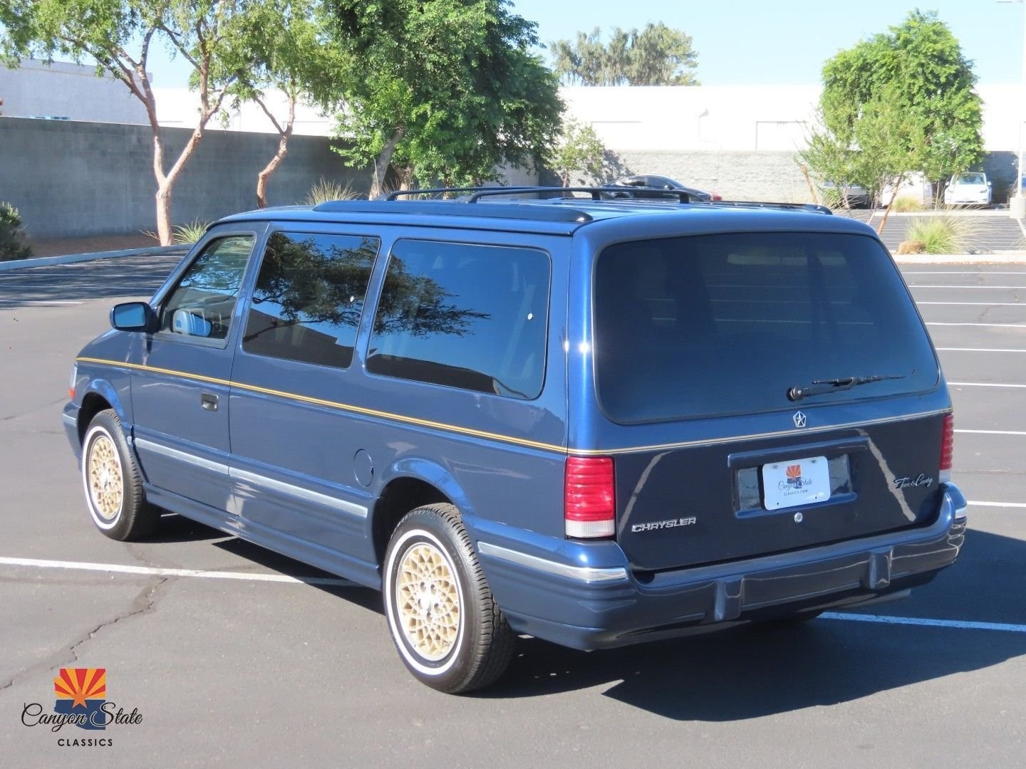 Chrysler-Town-Country-1995-MiniVAN-21
