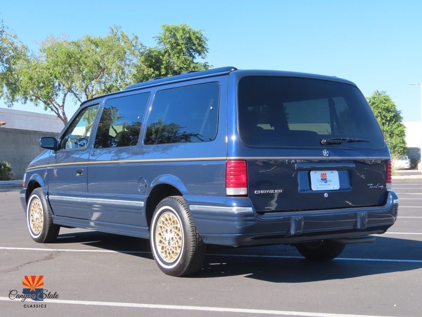 Chrysler-Town-Country-1995-MiniVAN-22