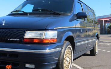 Chrysler-Town-Country-1995-MiniVAN-25