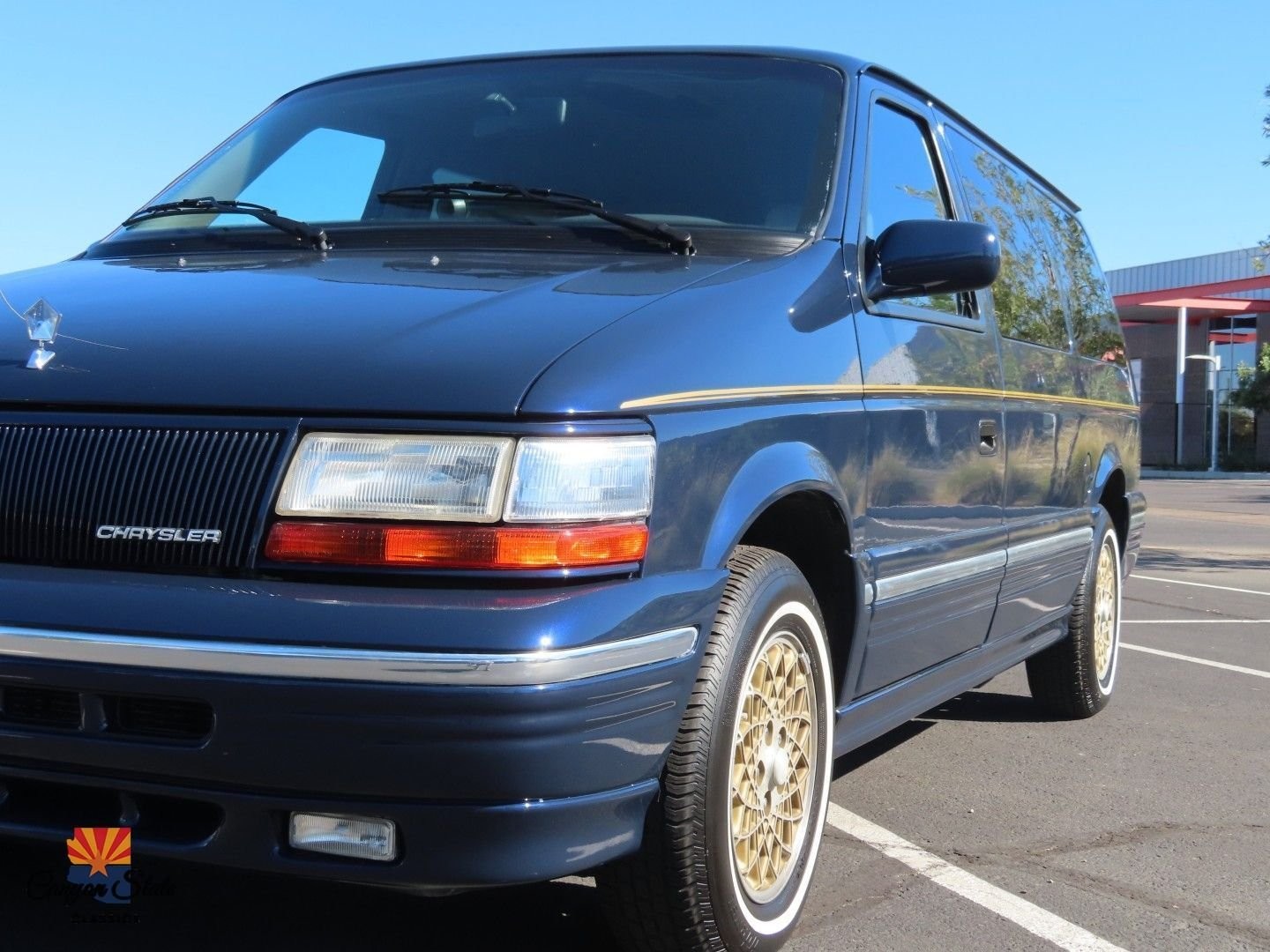 Chrysler-Town-Country-1995-MiniVAN-25