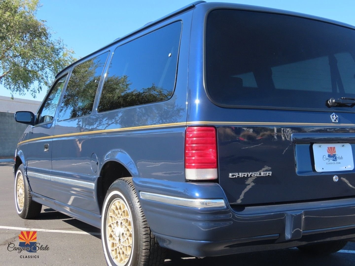 Chrysler-Town-Country-1995-MiniVAN-26