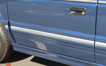 Chrysler-Town-Country-1995-MiniVAN-27