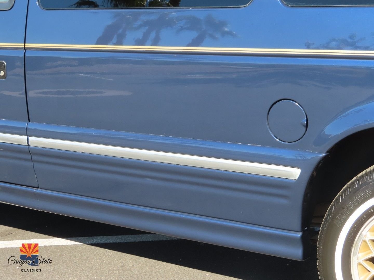 Chrysler-Town-Country-1995-MiniVAN-28