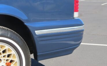 Chrysler-Town-Country-1995-MiniVAN-29