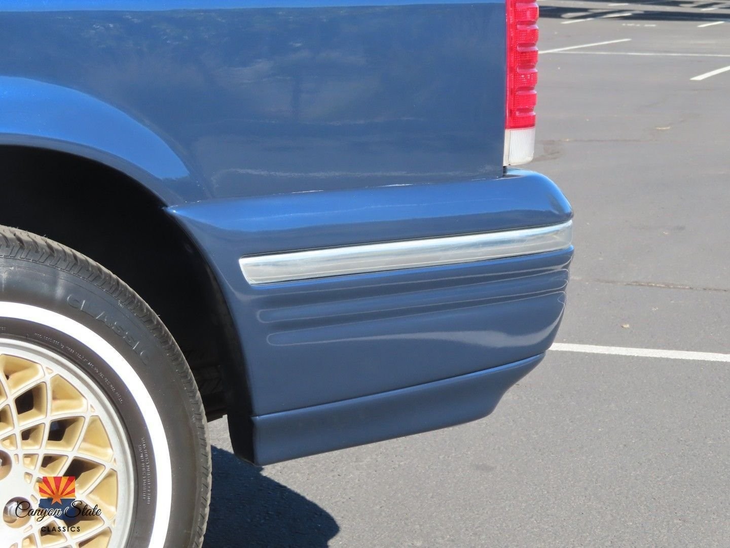 Chrysler-Town-Country-1995-MiniVAN-29