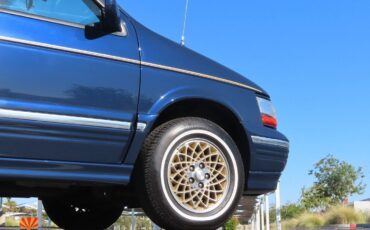 Chrysler-Town-Country-1995-MiniVAN-3