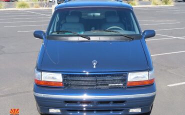Chrysler-Town-Country-1995-MiniVAN-30