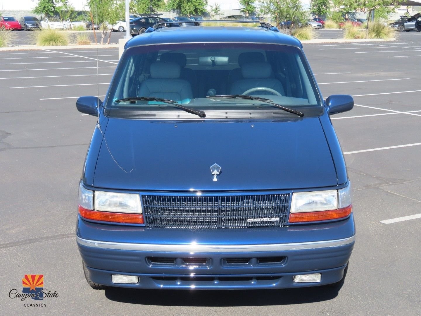 Chrysler-Town-Country-1995-MiniVAN-30