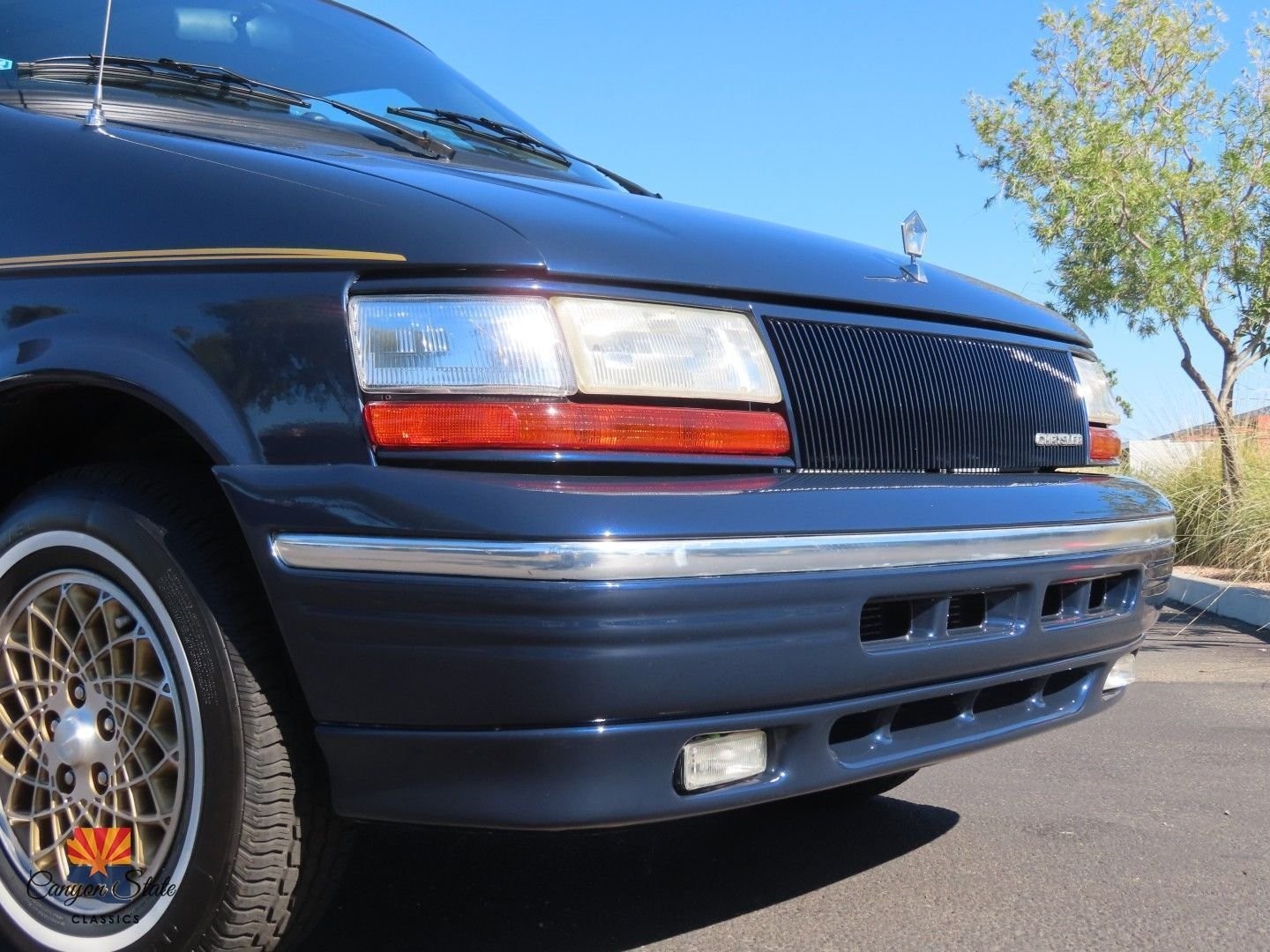 Chrysler-Town-Country-1995-MiniVAN-33