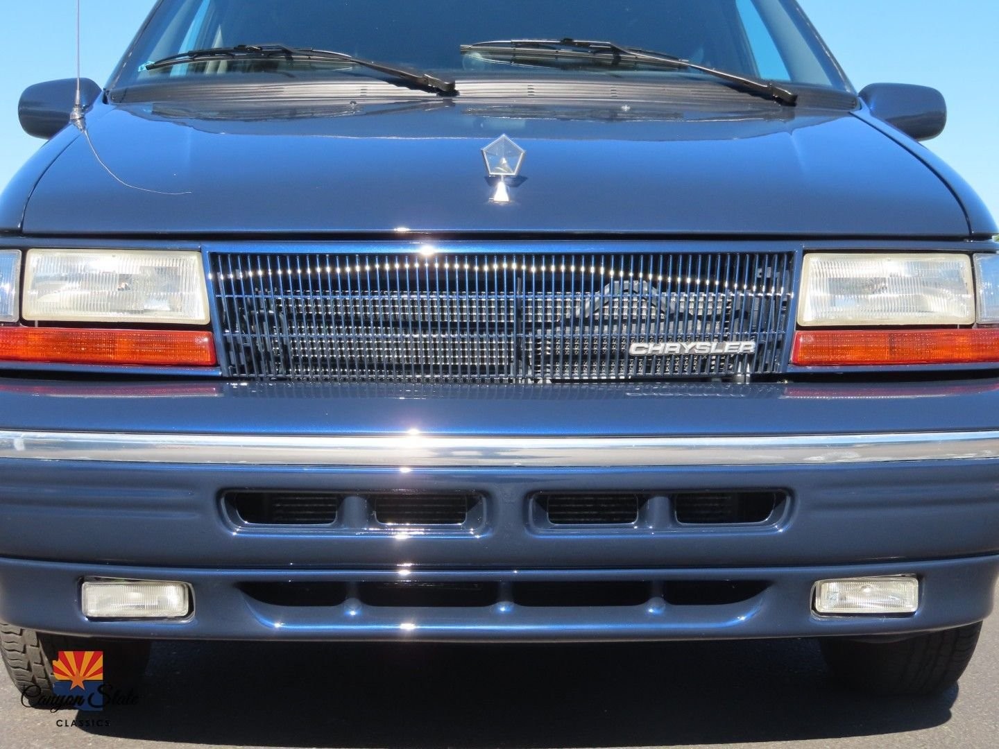 Chrysler-Town-Country-1995-MiniVAN-35