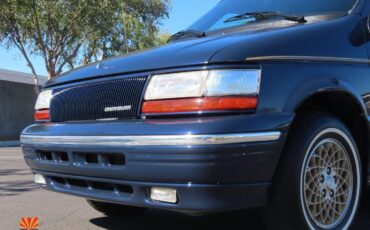 Chrysler-Town-Country-1995-MiniVAN-37