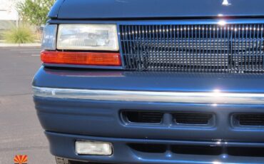 Chrysler-Town-Country-1995-MiniVAN-38