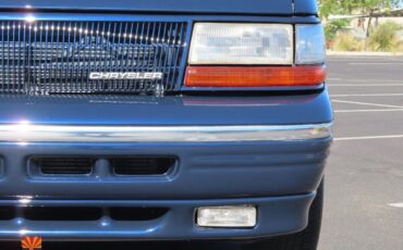 Chrysler-Town-Country-1995-MiniVAN-39