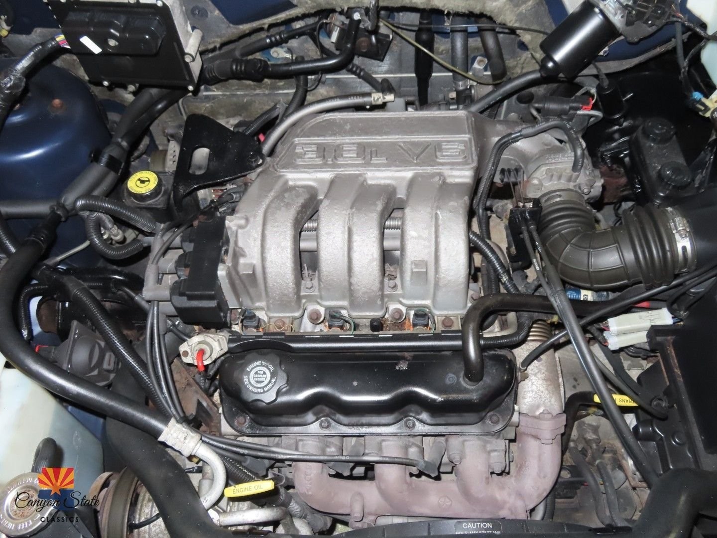 Chrysler-Town-Country-1995-MiniVAN-4