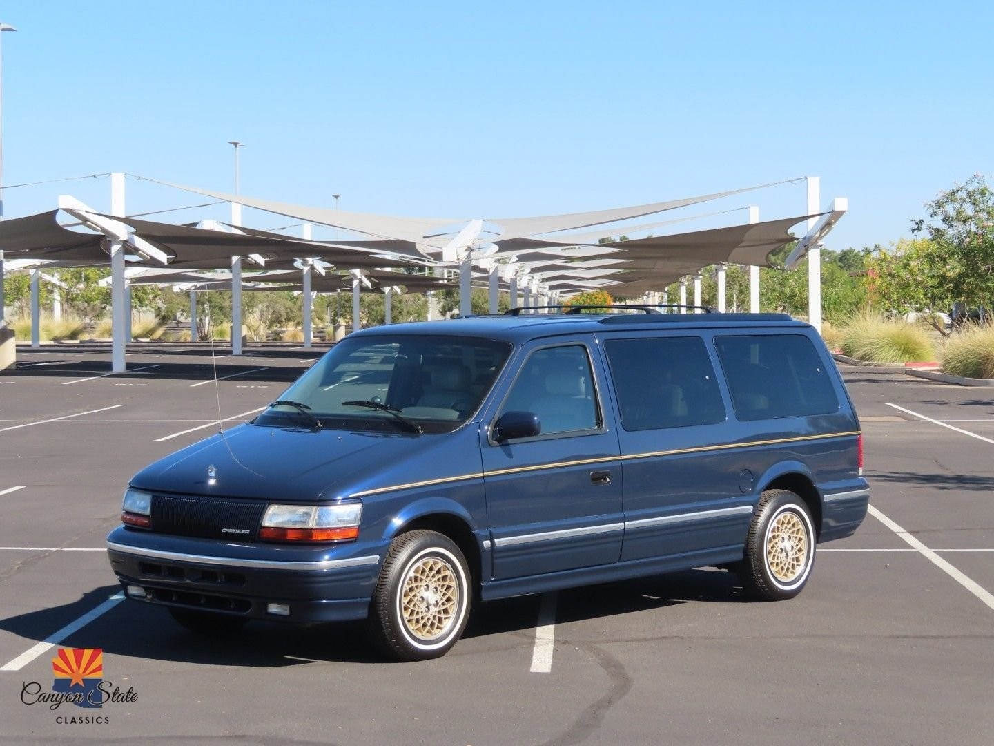 Chrysler-Town-Country-1995-MiniVAN-5