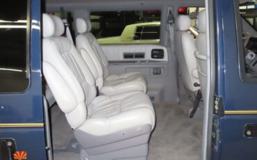 Chrysler-Town-Country-1995-MiniVAN-6