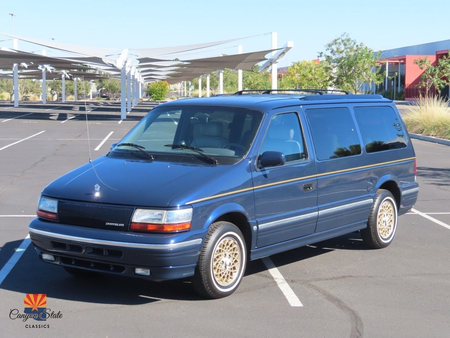 Chrysler-Town-Country-1995-MiniVAN-8