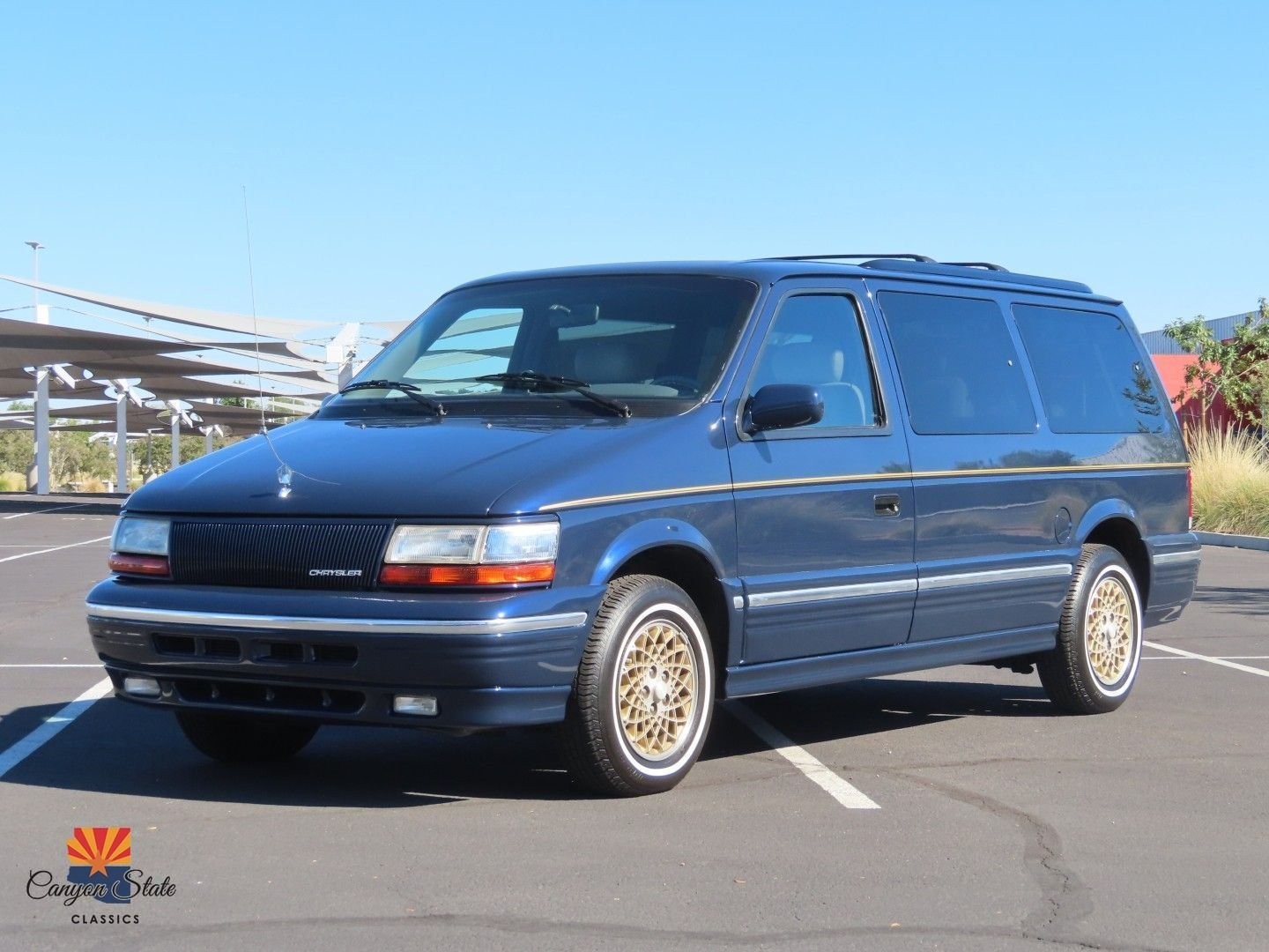 Chrysler-Town-Country-1995-MiniVAN-9