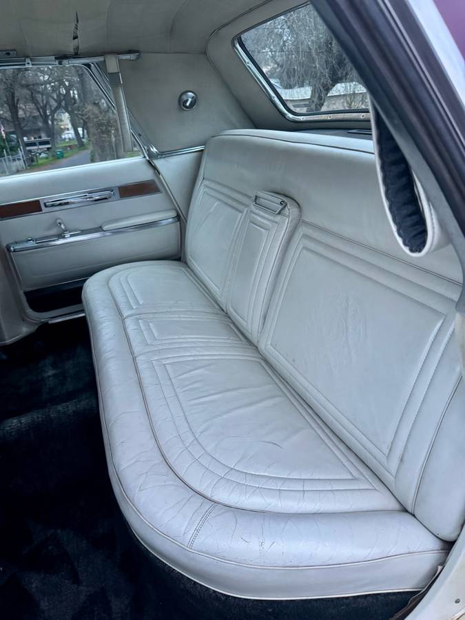 Chrysler-imperial-lebaron-1966-19