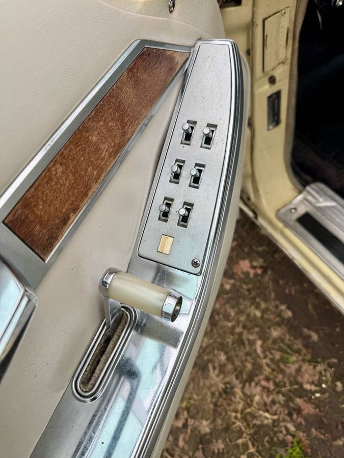 Chrysler-imperial-lebaron-1966-27