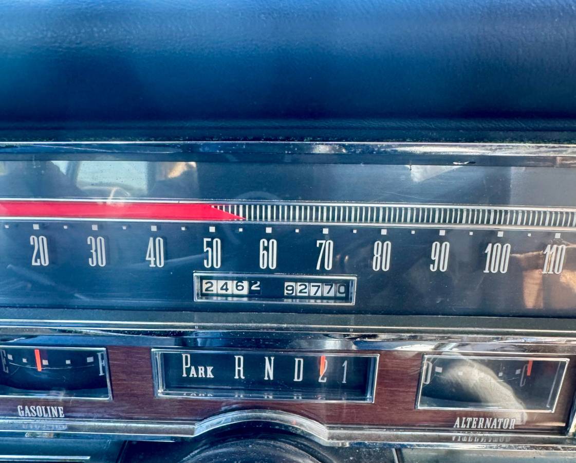 Chrysler-imperial-lebaron-1966-28