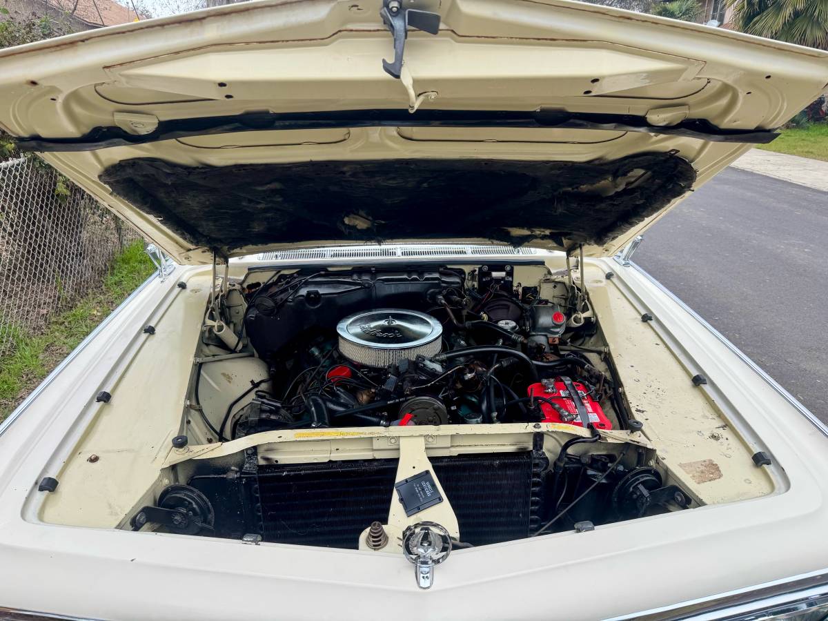 Chrysler-imperial-lebaron-1966-29