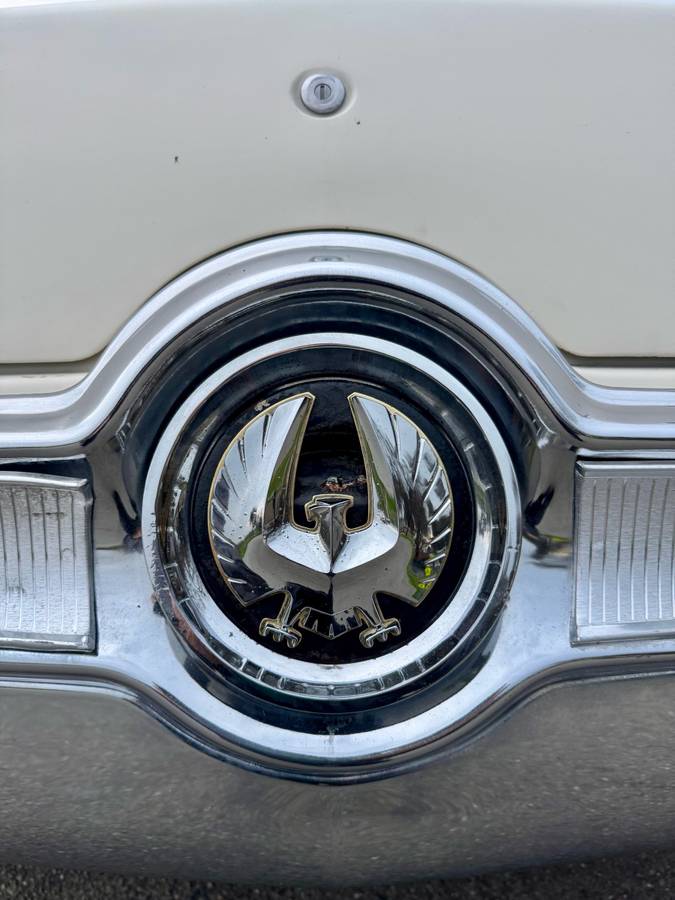 Chrysler-imperial-lebaron-1966-47