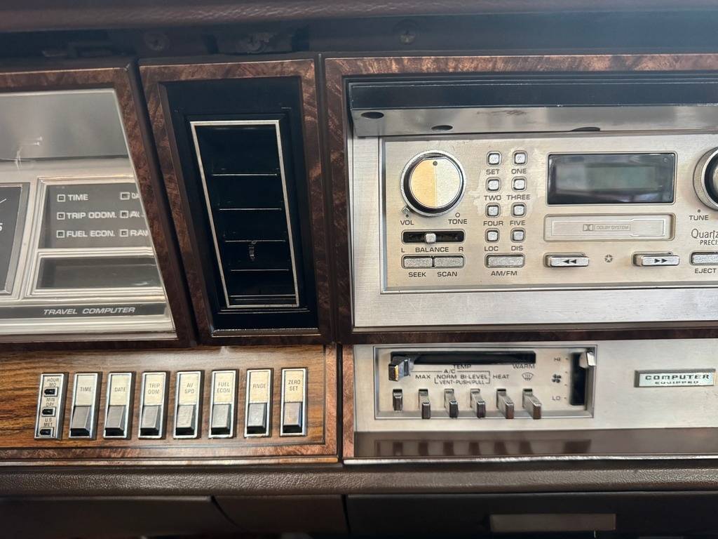 Chrysler-le-baron-1983-white-33