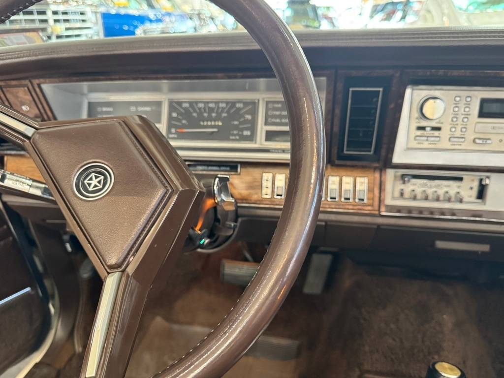 Chrysler-le-baron-1983-white-99