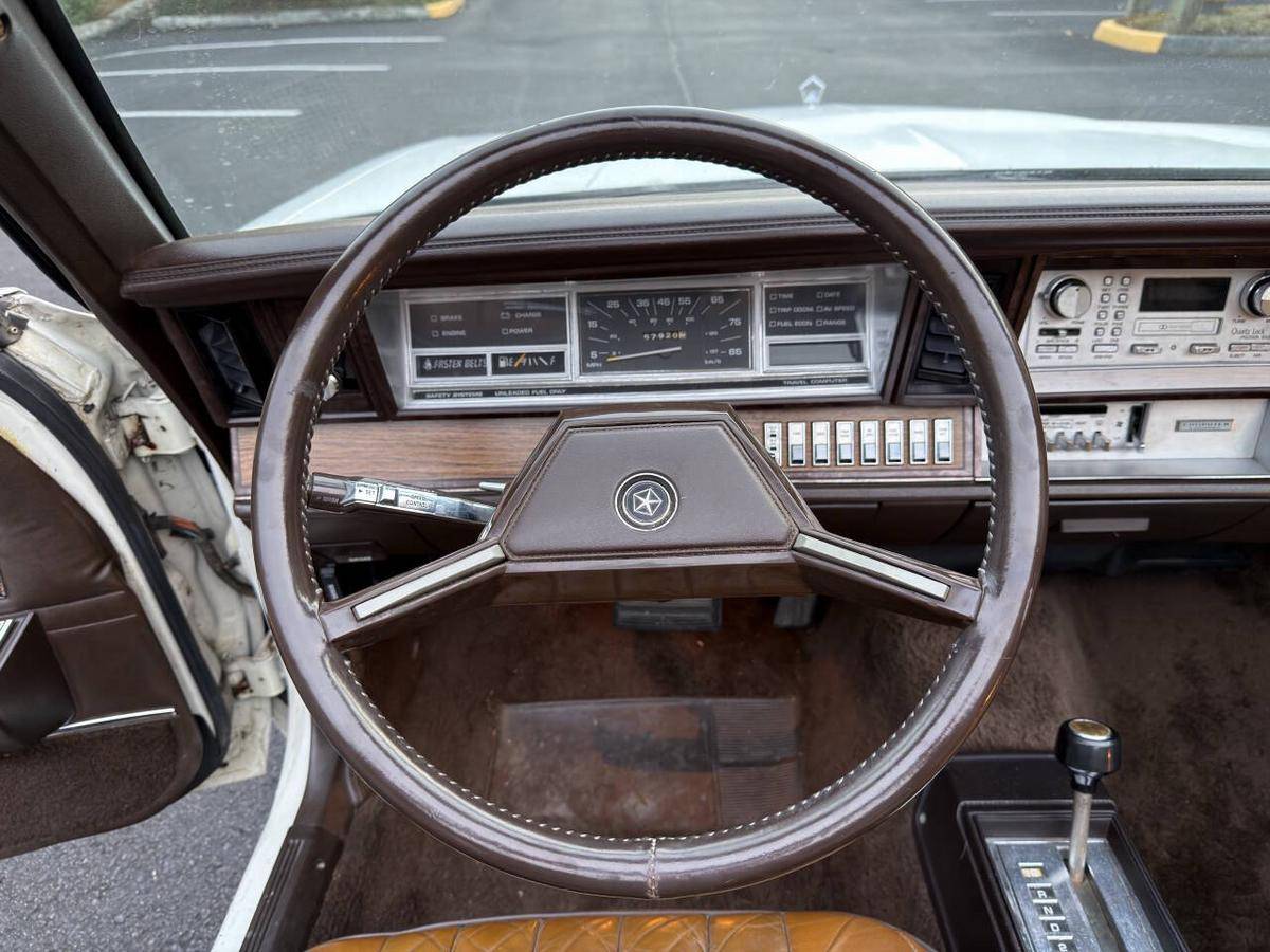 Chrysler-lebaron-1983-white-17