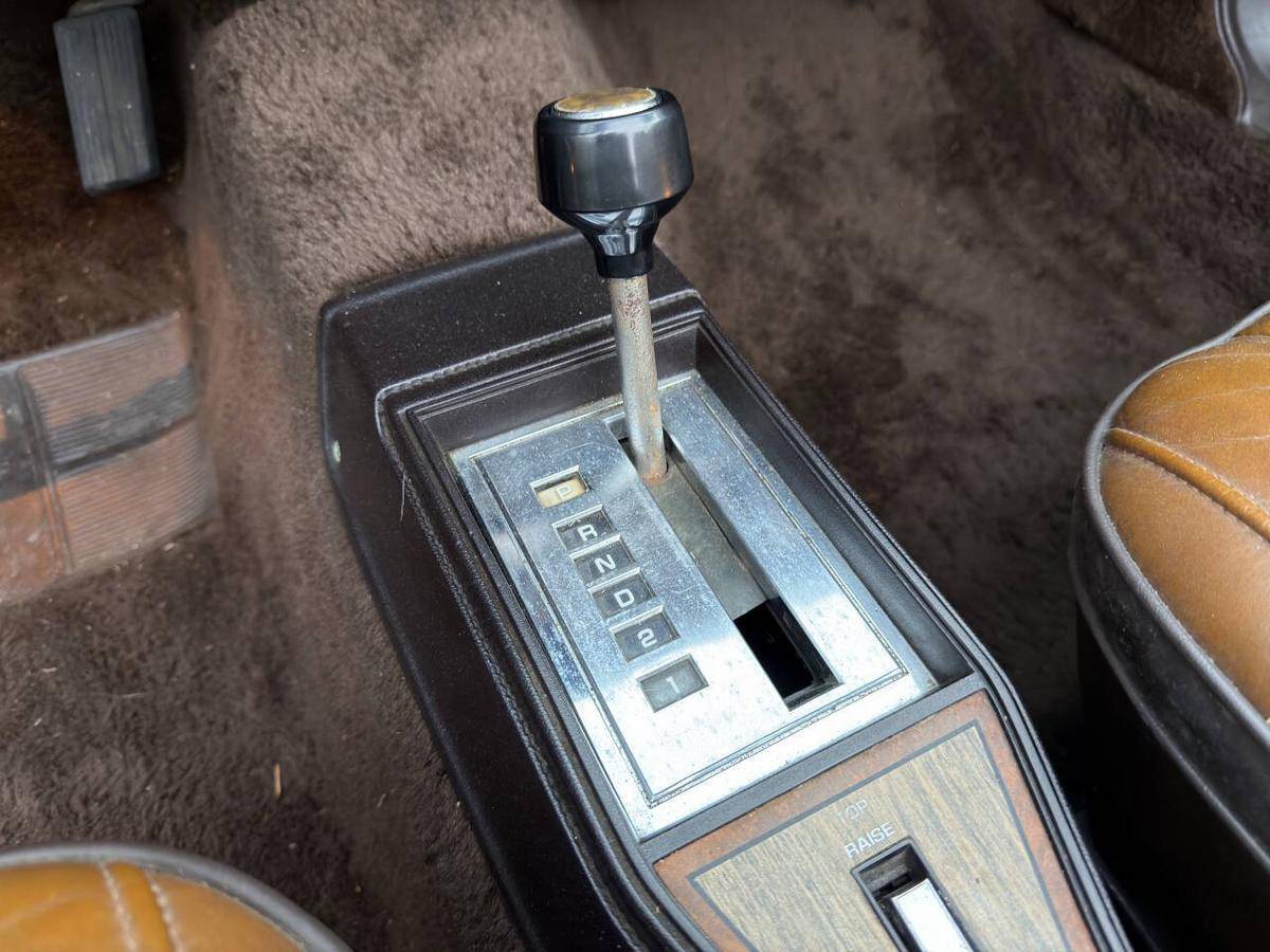 Chrysler-lebaron-1983-white-20