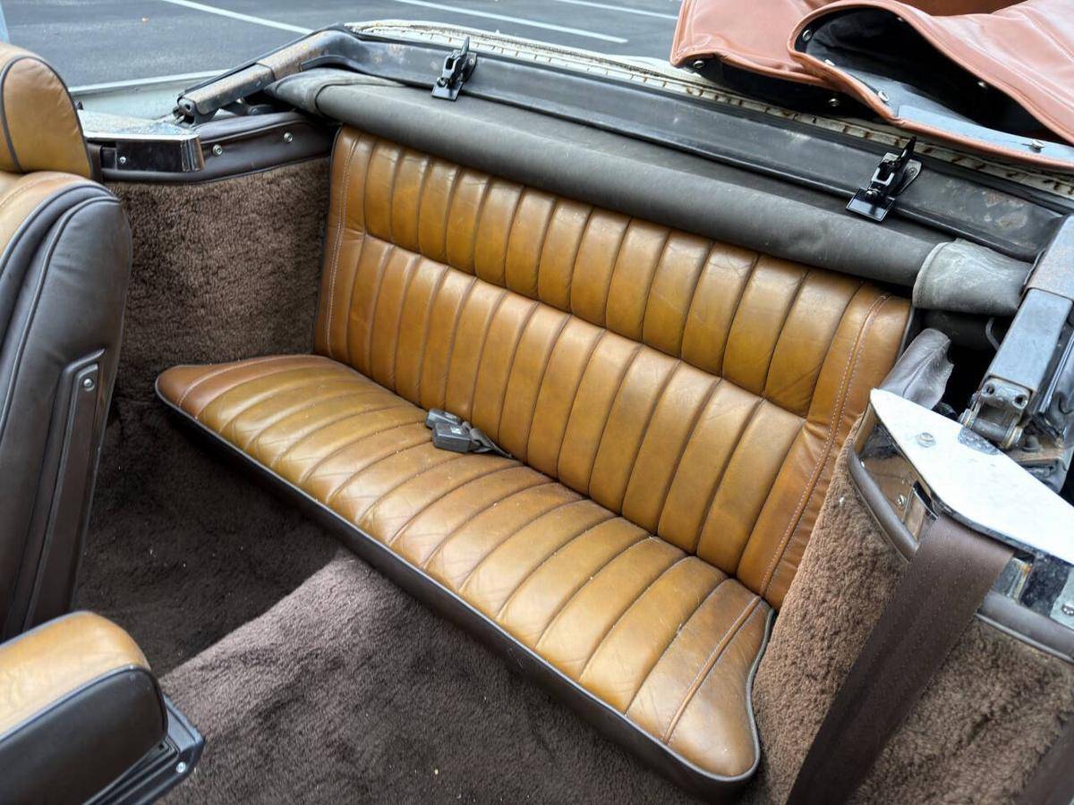 Chrysler-lebaron-1983-white-22