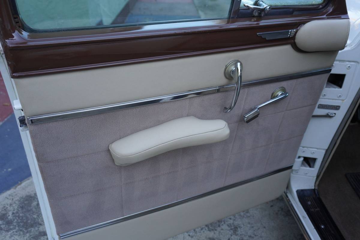 Chrysler-new-yorker-1952-white-15