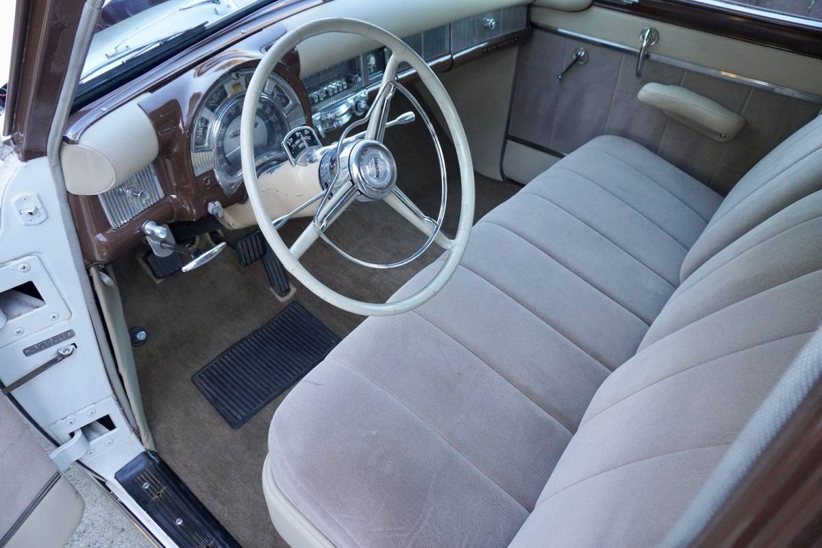 Chrysler-new-yorker-1952-white-16