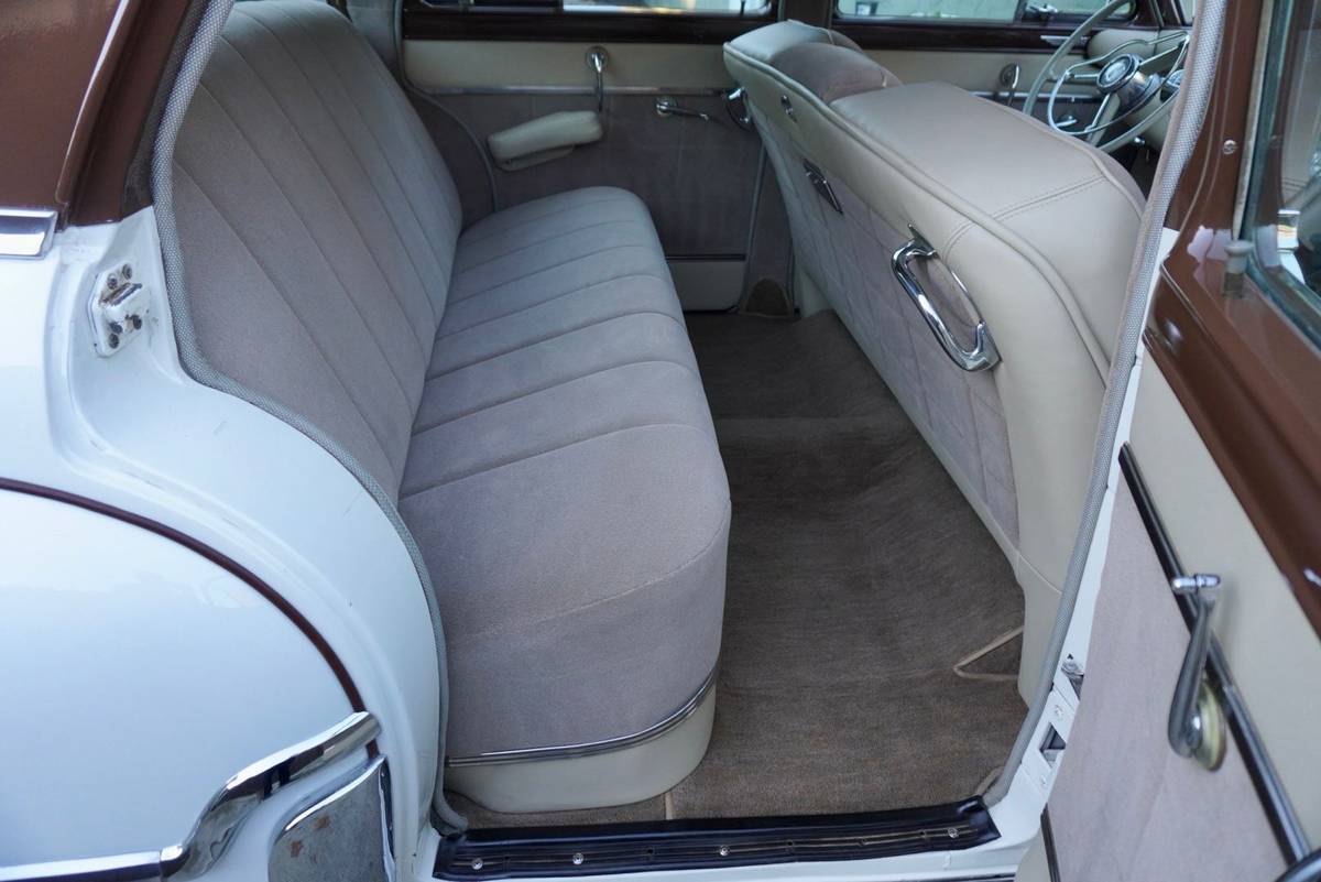 Chrysler-new-yorker-1952-white-19