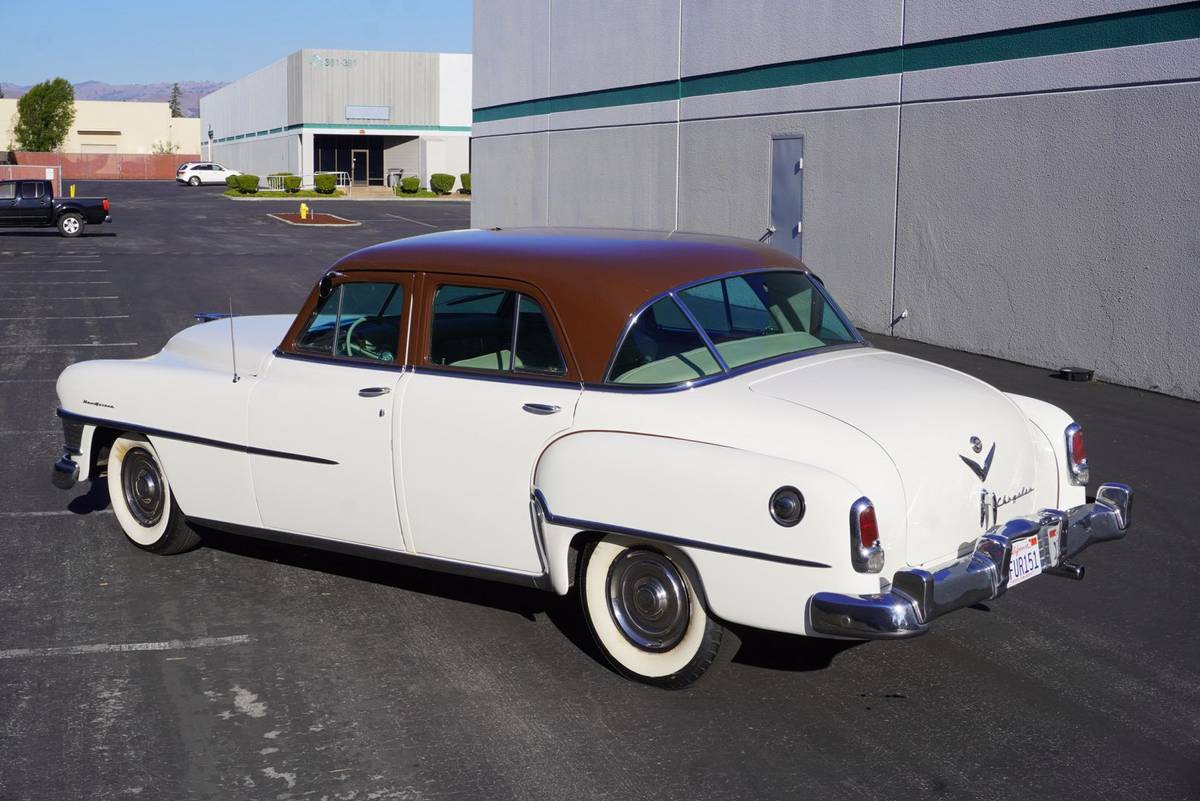 Chrysler-new-yorker-1952-white-23