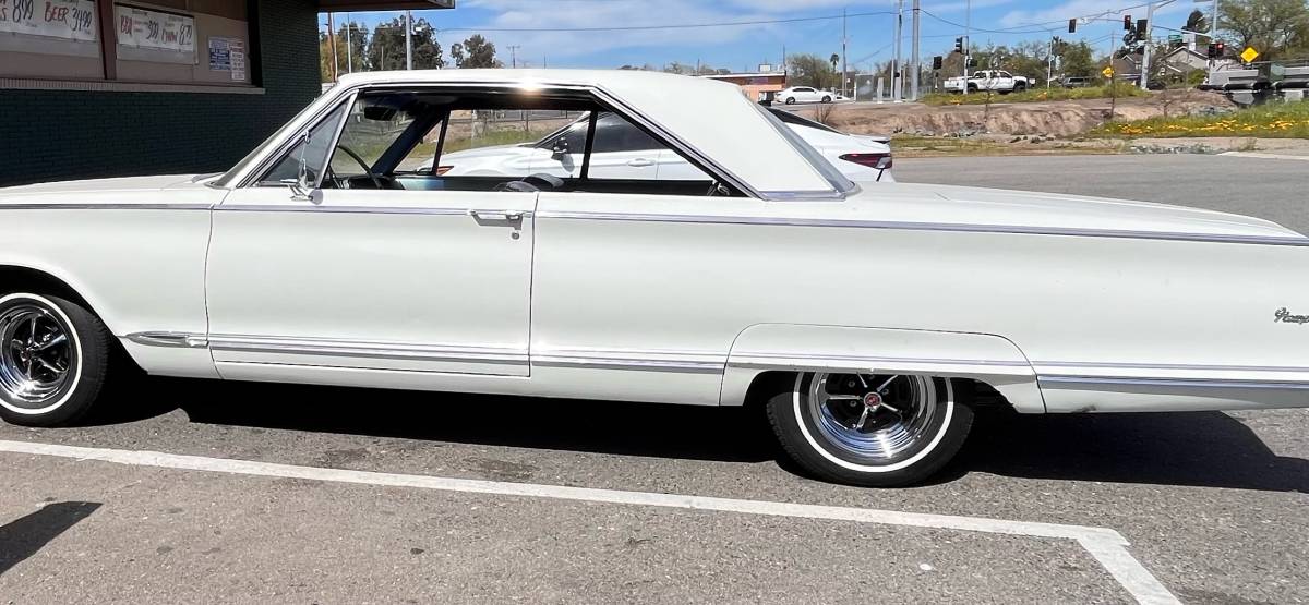 Chrysler-newport-1966-white