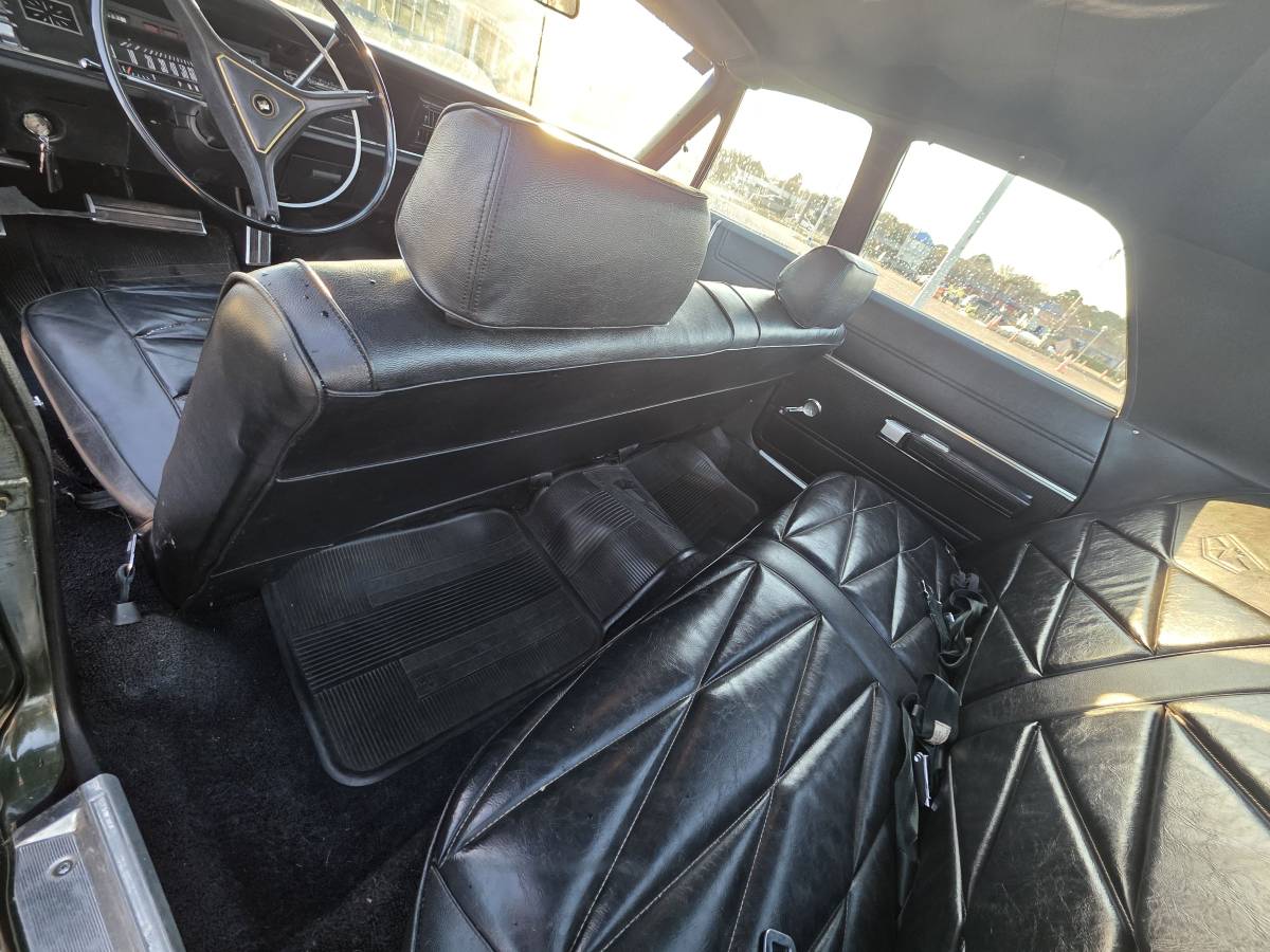 Chrysler-newport-1969-green-3