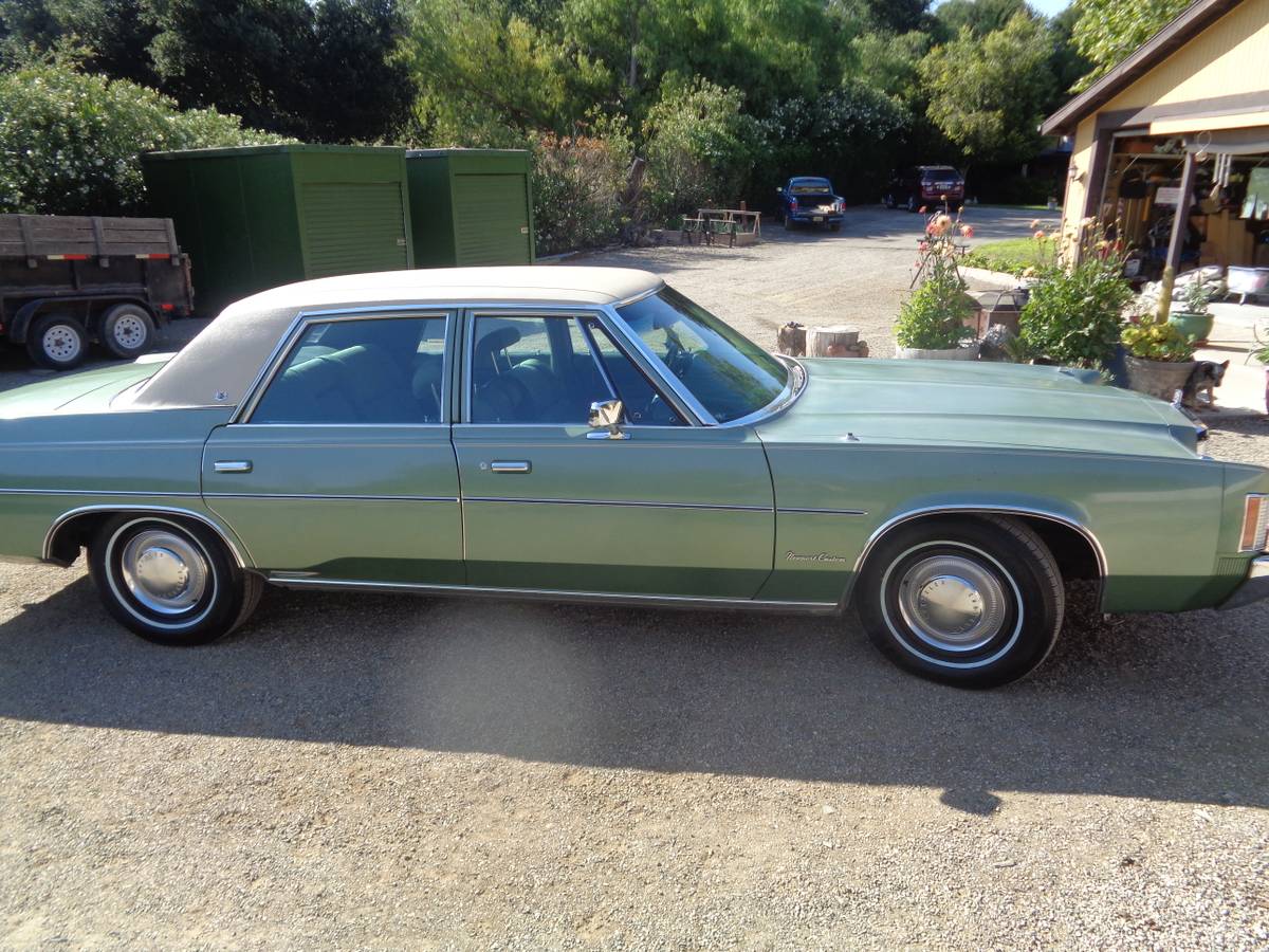 Chrysler-newport-custom-1976-green-2