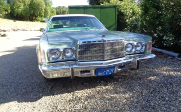 Chrysler-newport-custom-1976-green-4