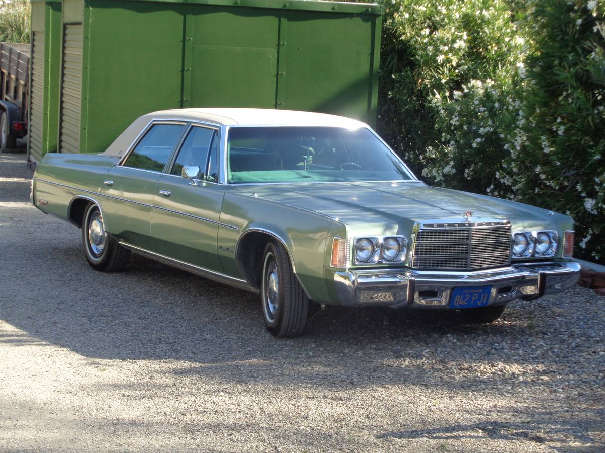 Chrysler-newport-custom-1976-green-8